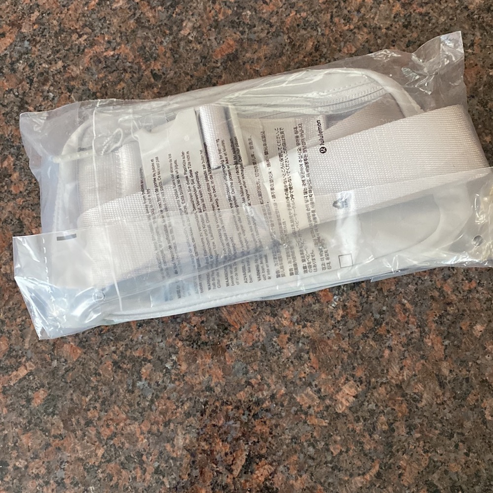 NWT Lululemon Everywhere Belt Bag - Picture 6 of 7